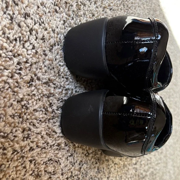 Women's Black Slip-On Nurse Shoes - Picture 3 of 7